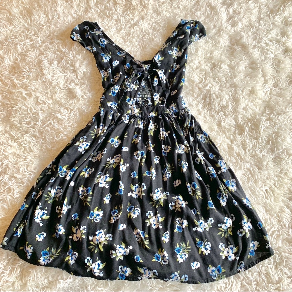 Hollister Size XS Cutout Floral Dress.